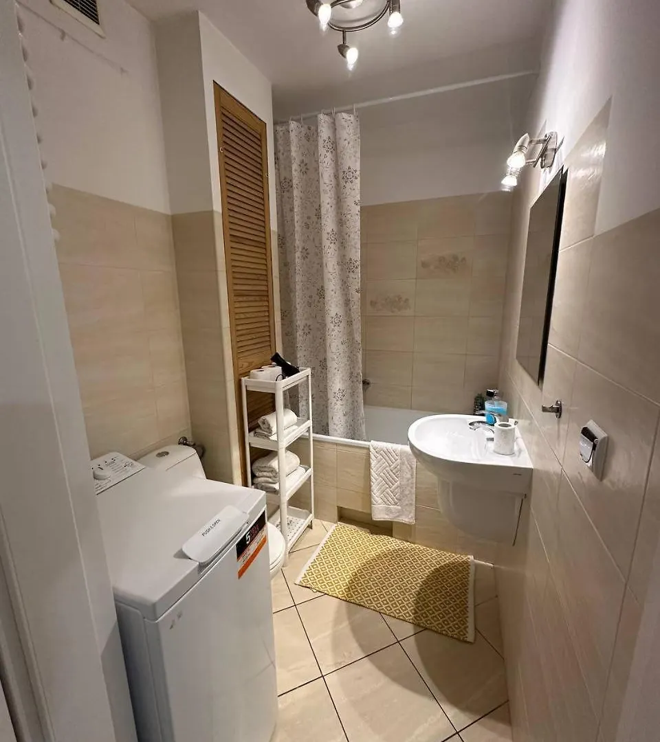 5Centrum Stanislawa Moniuszki10 Wi-Fi 1Gb Sek Varsovia 0*,  Polonia