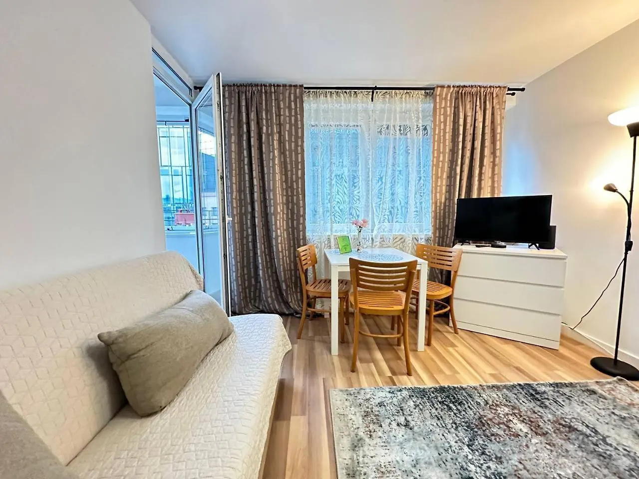 5Centrum Stanislawa Moniuszki10 Wi-Fi 1Gb Sek Warszawa