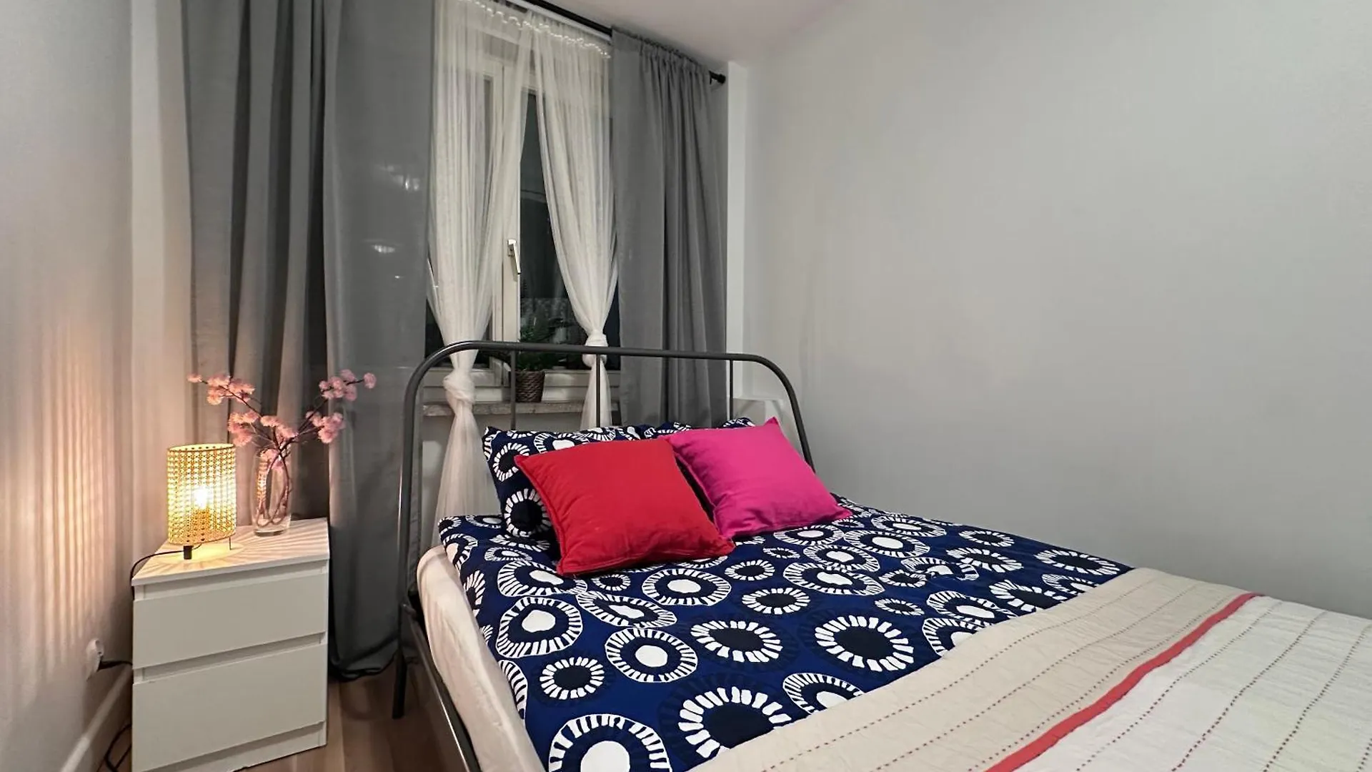 5Centrum Stanislawa Moniuszki10 Wi-Fi 1Gb Sek Warszawa 0*,  Polska